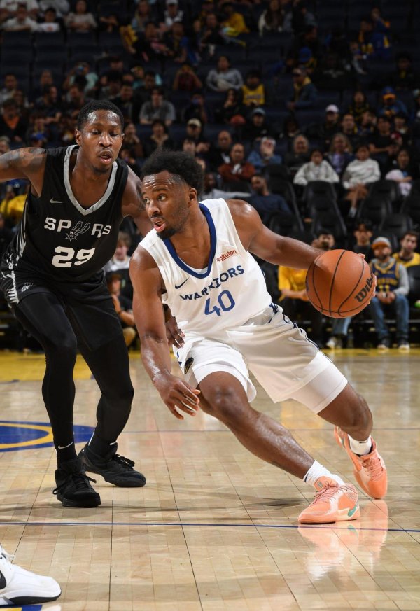 NBA夏联: 勇士致胜球  马刺失败无缘两连胜 克莱尔19分大莫布利16+4