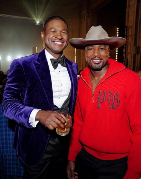 在座的没有不服的吧?型男伊巴卡晒纽约时装周造型 在座的没有不服的吧?型男伊巴卡晒纽约时装周造型