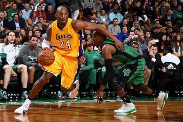 科比20年拿了5份合同, 金额分别是多少? 跟腱断裂仍拿顶薪 科比20年拿了5份合同, 金额分别是多少? 跟腱断裂仍拿顶薪