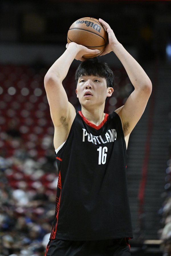 利拉德:杨瀚森真的很会打球 他很自信&赛事 感觉让我影响深刻 利拉德:杨瀚森真的很会打球 他很自信&赛事 感觉让我影响深刻