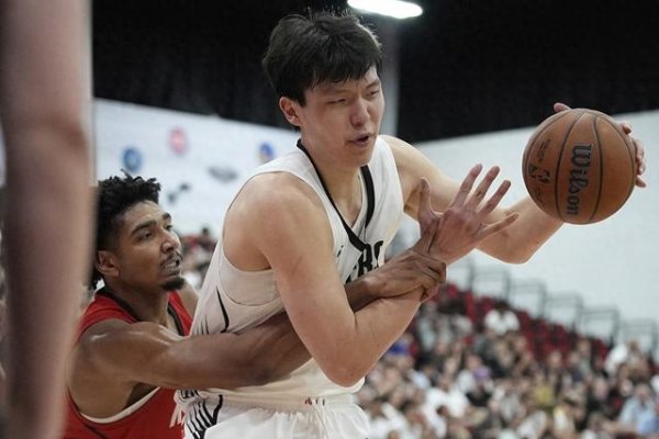拓记: 杨瀚森核心&下肢力量要加强 只卡位不抢板也需要改进