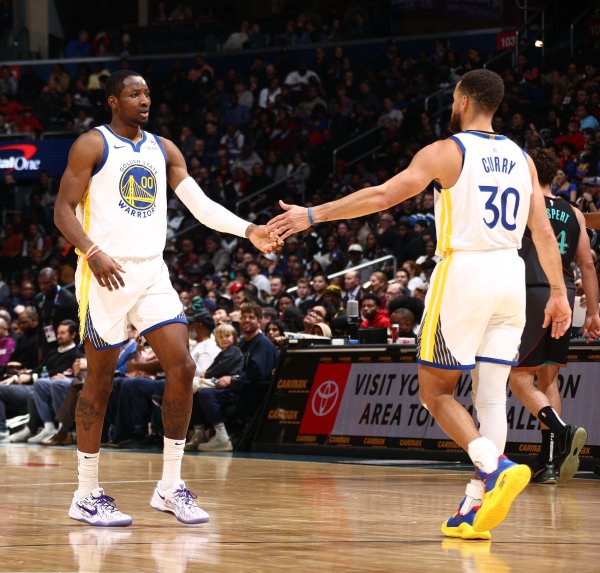 库明加拿钱才肯办事?库里:我不听经纪人的“传话” 库明加拿钱才肯办事?库里:我不听经纪人的“传话”