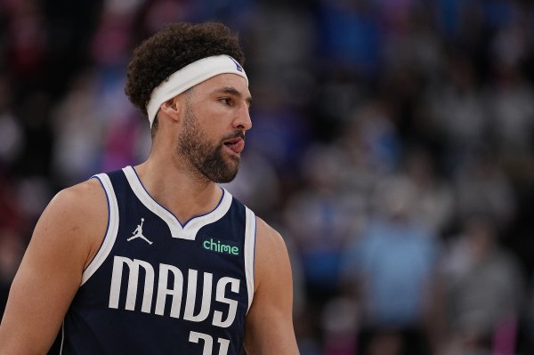 克莱谈球队攻击  ：主要围绕内线展开 必须发挥优势无球切入