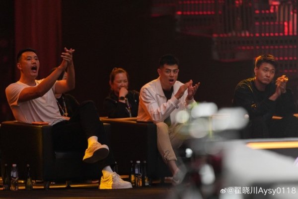 翟晓川与赵睿、方硕一起观看王楚钦的赛事 :太激动了 嗓子喊哑了 翟晓川与赵睿、方硕一起观看王楚钦的赛事 :太激动了 嗓子喊哑了