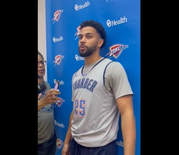 阿杰伊-米切尔谈练习 营氛围:这里的一切都充满角逐 性 阿杰伊-米切尔谈练习 营氛围:这里的一切都充满角逐 性