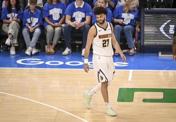 竞技状态 不错!穆雷首节出战9分钟 6投4中&三分4中2砍下10分 竞技状态 不错!穆雷首节出战9分钟 6投4中&三分4中2砍下10分