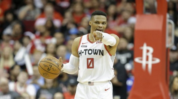 专家：火箭虽有1名额 但要等到明年1月才能用底薪签人