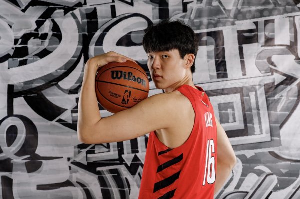 瀚森效应! 队记: 因为经常做小杨的分析视频 我还有了中国的粉丝