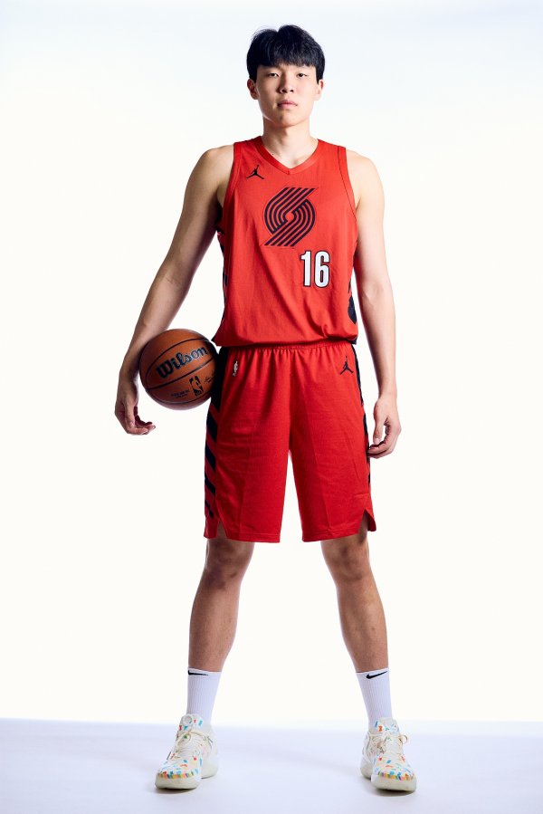 媒体人:杨瀚森作为新秀 没人会主动把球员交给你去分配 得慢慢来 媒体人:杨瀚森作为新秀 没人会主动把球员交给你去分配 得慢慢来