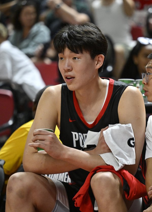 半场仅得1板1助！孔德昕：对位波斯特和霍福德都让杨瀚森好难受