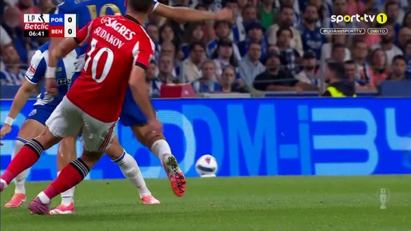 博阿斯指责本菲卡“施压”裁判 ,本菲卡官方回应:我们有视频证据 博阿斯指责本菲卡“施压”裁判 ,本菲卡官方回应:我们有视频证据