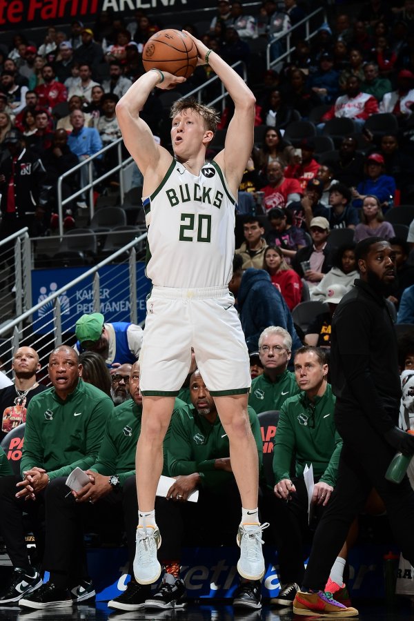 三分5中5！波蒂斯：AJ-格林职业态度堪称顶级 优异表现源于努力