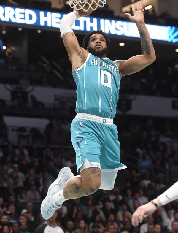 颜射浓眉三分&空中接力暴扣！布里奇斯首节5中5&三分3中3拿13分7板