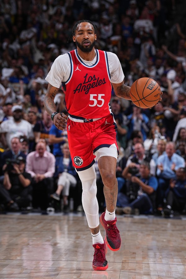 小琼斯：无论是否杆位我的工作就是盯防对方箭头 然后无惧出手