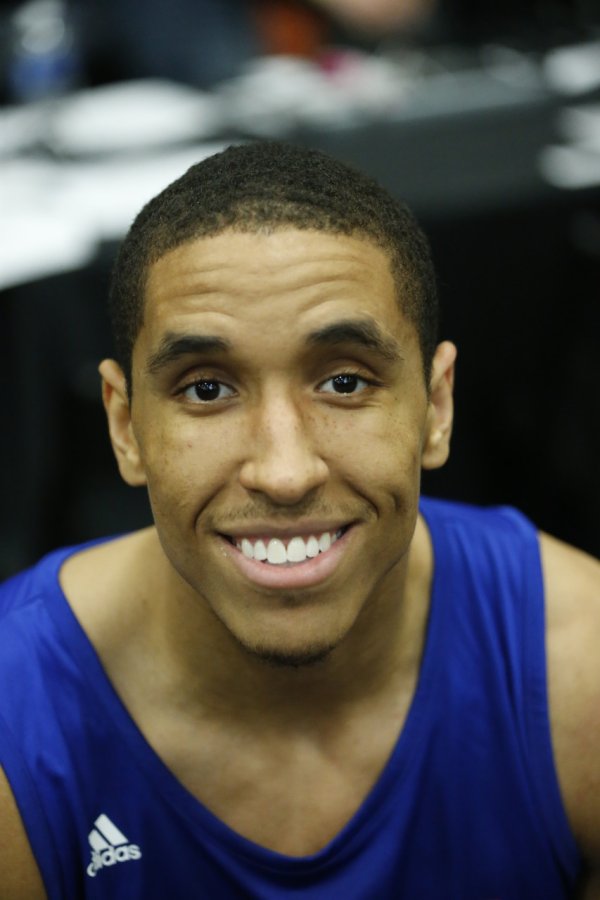 媒体人:布罗格登觉得最多只能拿底薪没必要 和罗伊一样生涯过短 媒体人:布罗格登觉得最多只能拿底薪没必要 和罗伊一样生涯过短