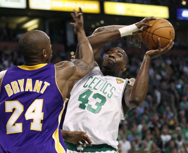 帕金斯:10年我不伤我们能赢湖人 那轮每场都是篮板球 更多的队赢了 帕金斯:10年我不伤我们能赢湖人 那轮每场都是篮板球 更多的队赢了