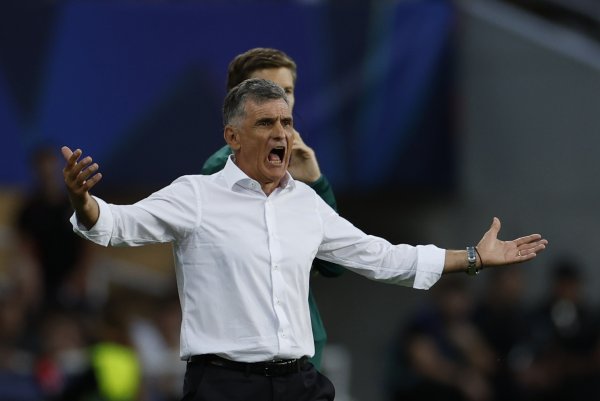 奥林匹亚科斯主帅谈驱逐  ：当球队渐入佳境，有人把我们踢出赛事