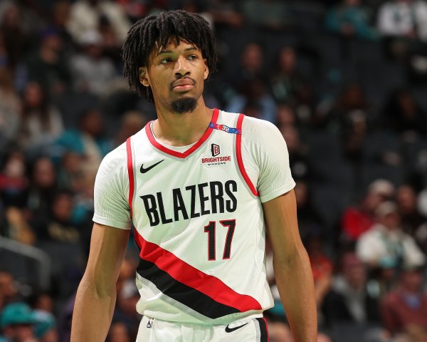 外线还没开!夏普首节出战7分钟 5中2&三分3中0拿到6分1助 外线还没开!夏普首节出战7分钟 5中2&三分3中0拿到6分1助