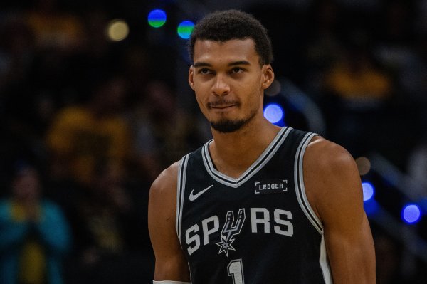 无人能挡!文班全场9中7高效砍下17分12板4帽1助1断 正负值+11 无人能挡!文班全场9中7高效砍下17分12板4帽1助1断 正负值+11