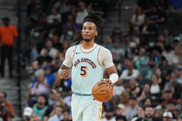 组织亮眼!卡斯尔25分钟9投5中砍下16分9助功 仅1次错误 组织亮眼!卡斯尔25分钟9投5中砍下16分9助功 仅1次错误