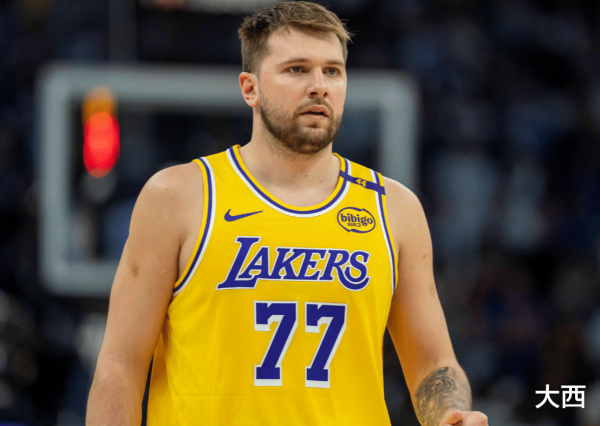 选择题, 4年2.2亿和3年1.6亿, 东契奇该怎么选?