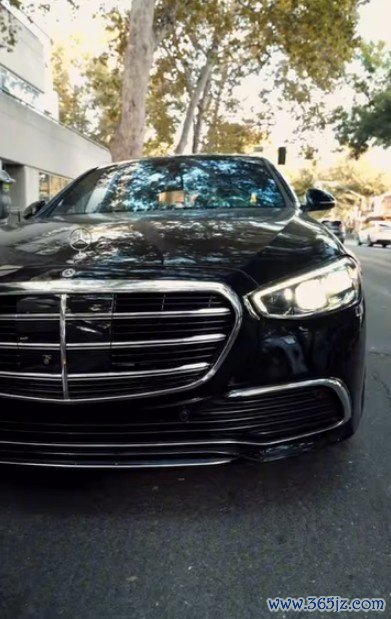 不差钱!鲨鱼二儿子打视频电话购买奔驰S580 13万直接划老爹卡 不差钱!鲨鱼二儿子打视频电话购买奔驰S580 13万直接划老爹卡