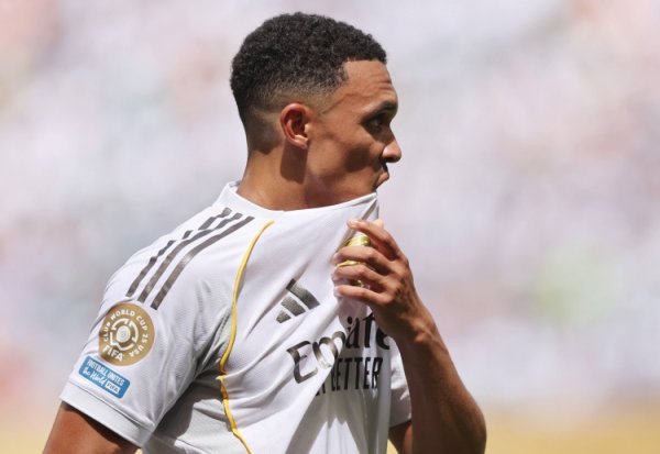 卡瓦哈尔重伤!阿斯:阿诺德获绝佳上位机会,将随皇马客战利物浦 卡瓦哈尔重伤!阿斯:阿诺德获绝佳上位机会,将随皇马客战利物浦