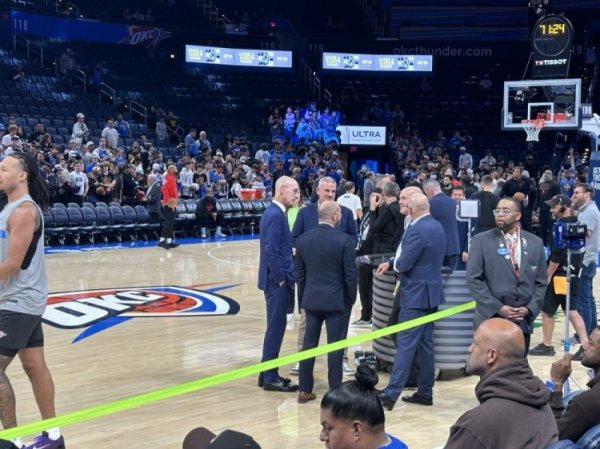 万众瞩目!揭幕战蝉联第一名 第一名 迎战火箭 NBA总裁亚当-萧华现场观战 万众瞩目!揭幕战蝉联第一名 第一名 迎战火箭 NBA总裁亚当-萧华现场观战