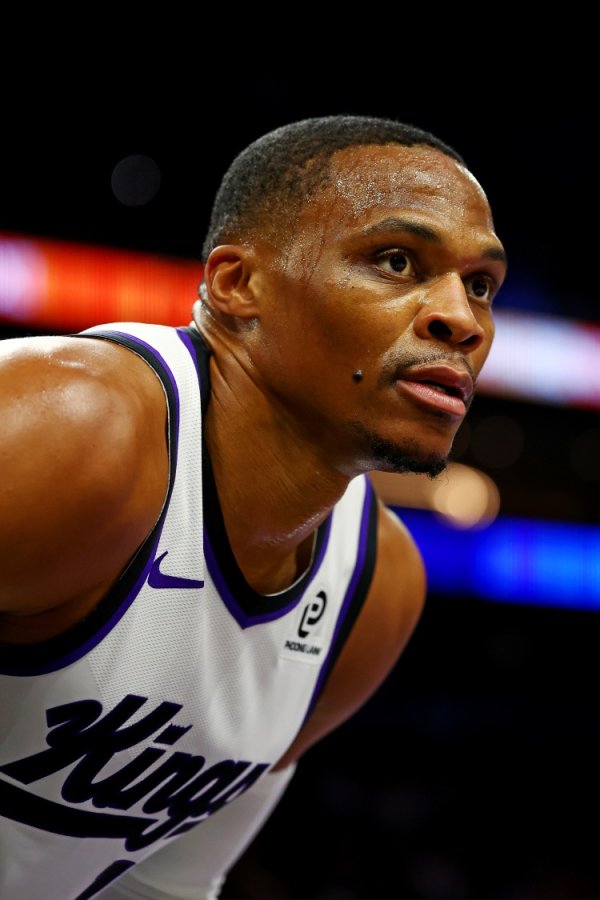 美媒调侃:现在的威少就像凯尔特人时期的大鲨鱼 美媒调侃:现在的威少就像凯尔特人时期的大鲨鱼