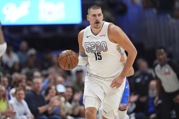 麦克斯维尔:约基奇在以前的年代也会打得很好 他的球商很高 麦克斯维尔:约基奇在以前的年代也会打得很好 他的球商很高